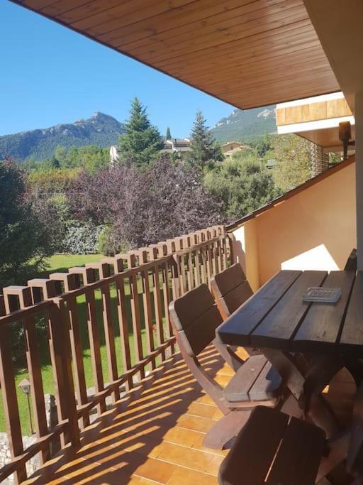 Apartamento Con Encanto San Lorenzo de Morunys Luaran gambar