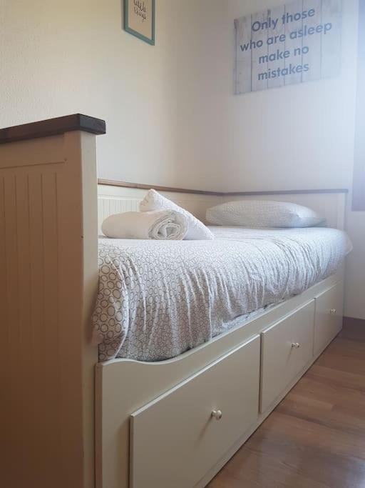 Apartamento Con Encanto San Lorenzo de Morunys Luaran gambar