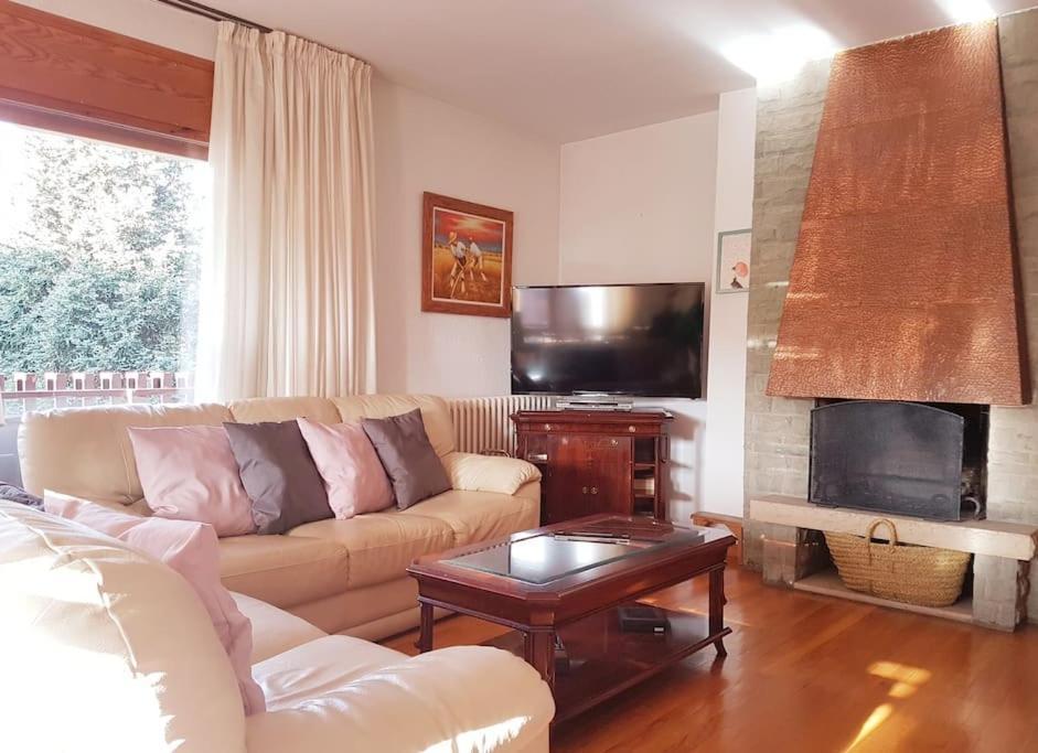 Apartamento Con Encanto San Lorenzo de Morunys Luaran gambar