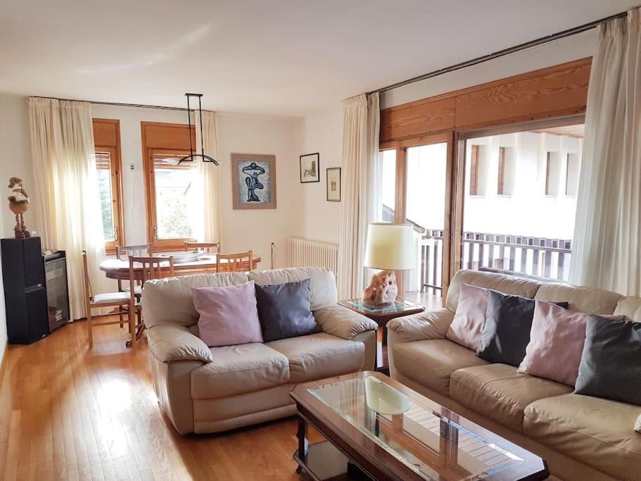 Apartamento Con Encanto San Lorenzo de Morunys Luaran gambar