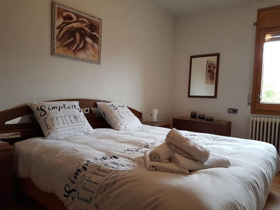 Apartamento Con Encanto San Lorenzo de Morunys Luaran gambar