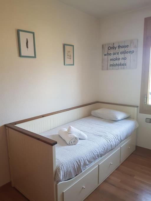 Apartamento Con Encanto San Lorenzo de Morunys Luaran gambar